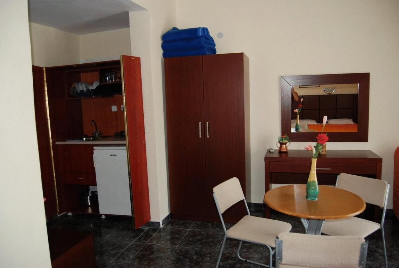 Hotel Dias Apartment Makrygialos Bagian luar foto
